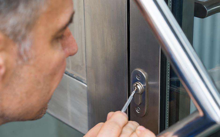 changement de serrure porte blindée prix Le Mesnil-Saint-Denis